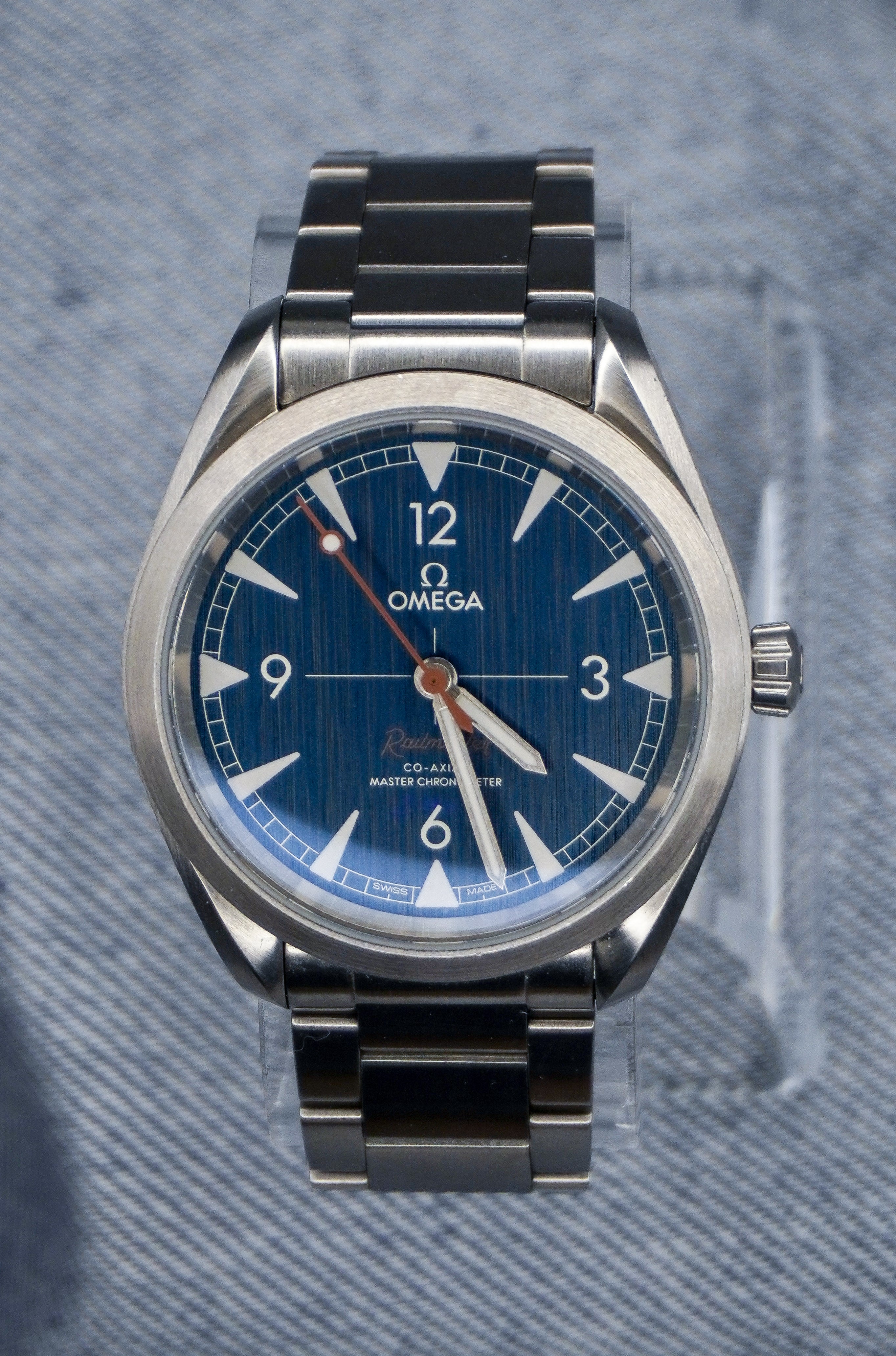 Omega Seamaster Railmaster Omega Co-Axial Master Chronometer Watch - 40 mm Steel Case - Vertically Brushed Blue Jeans Dial - 220.10.40.20.03.001
