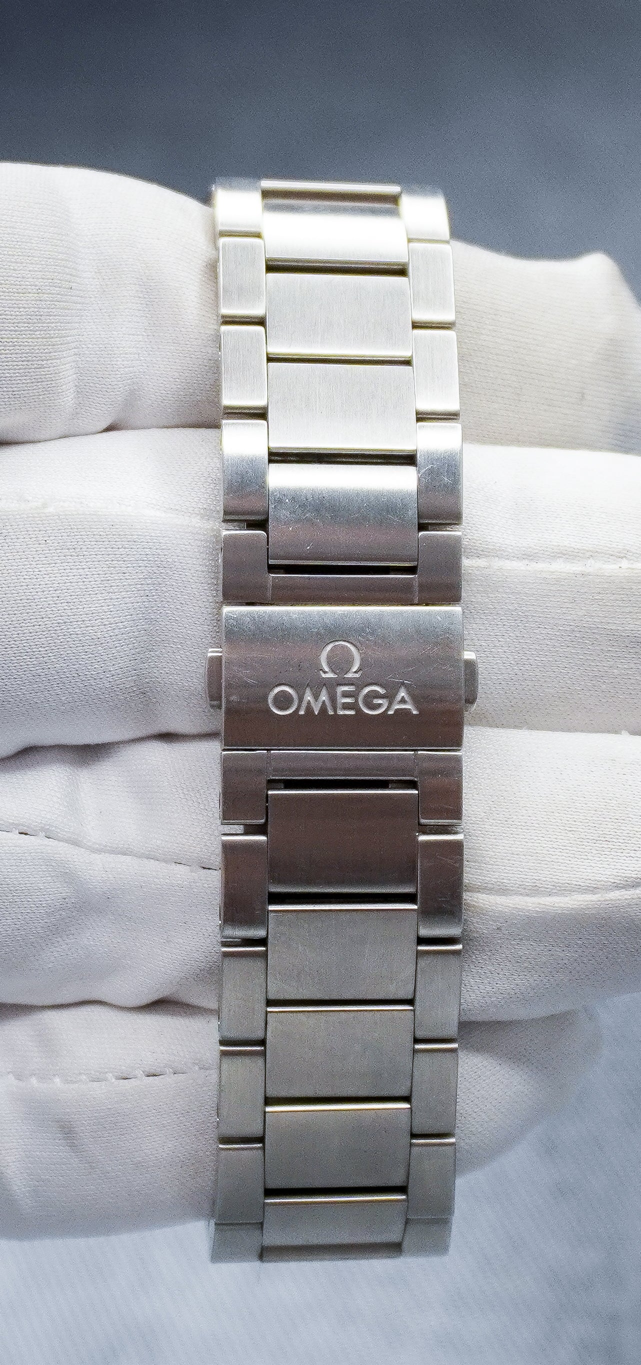 Omega Seamaster Railmaster Omega Co-Axial Master Chronometer Watch - 40 mm Steel Case - Vertically Brushed Blue Jeans Dial - 220.10.40.20.03.001