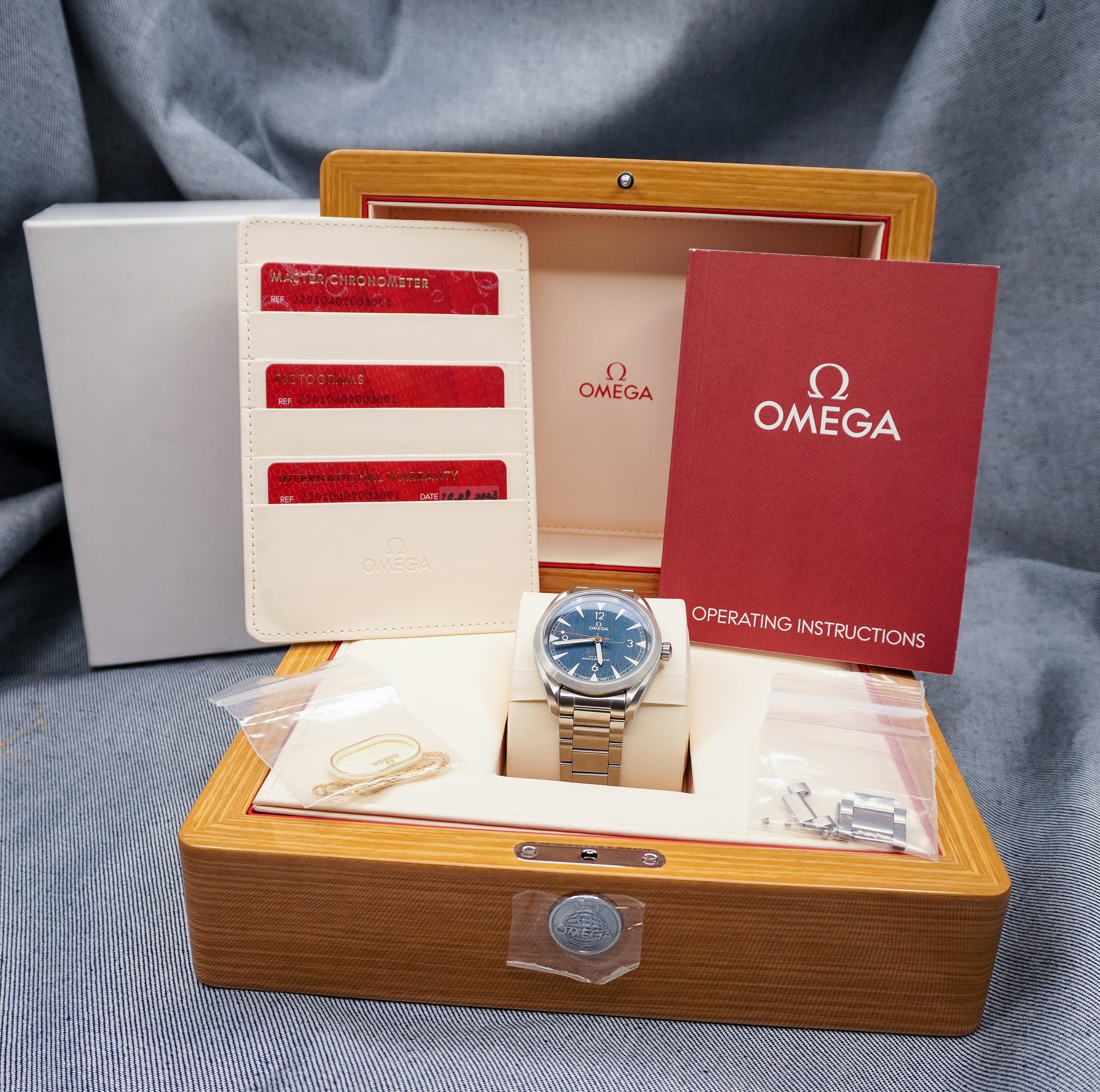 Omega Seamaster Railmaster Omega Co-Axial Master Chronometer Watch - 40 mm Steel Case - Vertically Brushed Blue Jeans Dial - 220.10.40.20.03.001