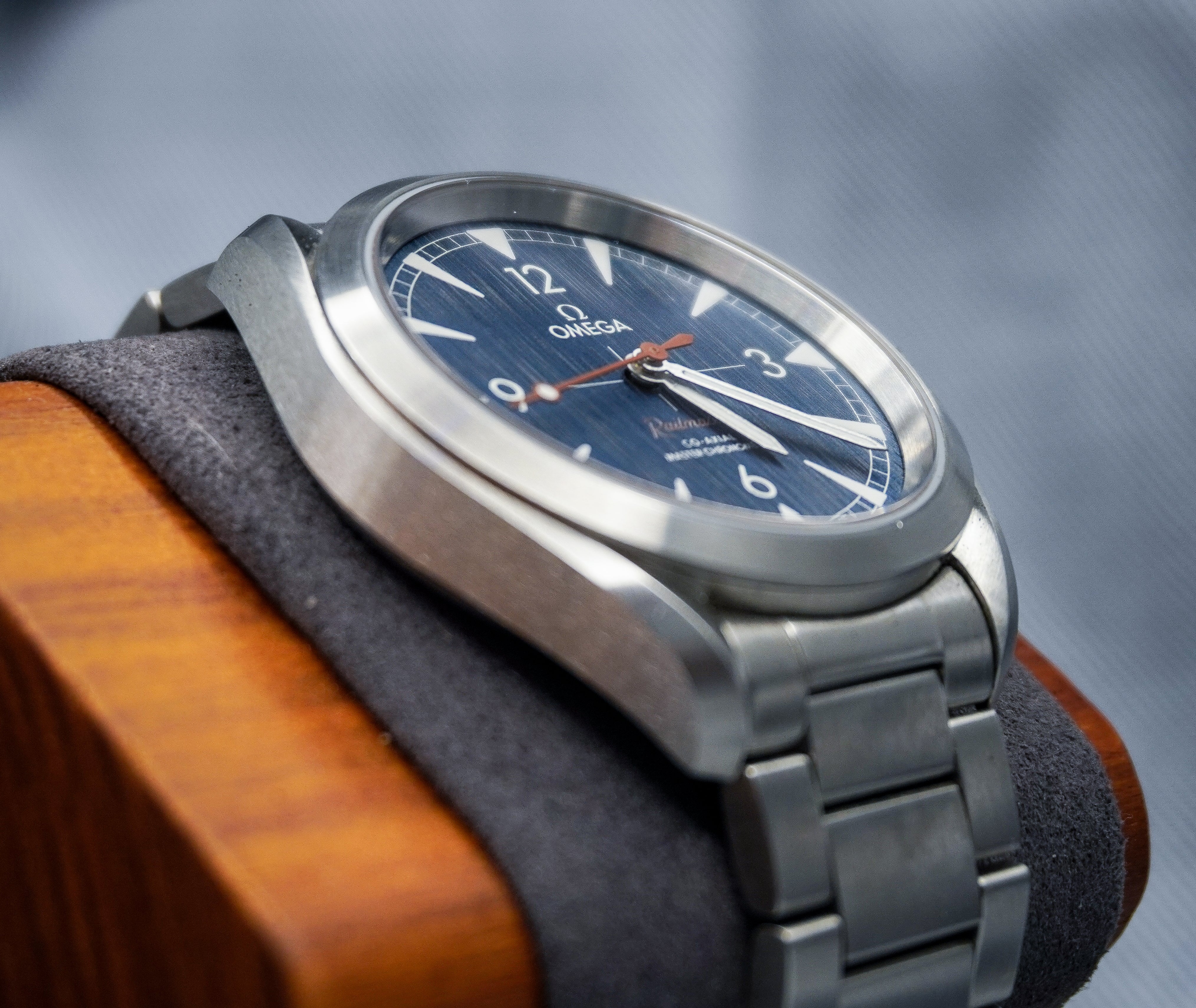Omega Seamaster Railmaster Omega Co-Axial Master Chronometer Watch - 40 mm Steel Case - Vertically Brushed Blue Jeans Dial - 220.10.40.20.03.001