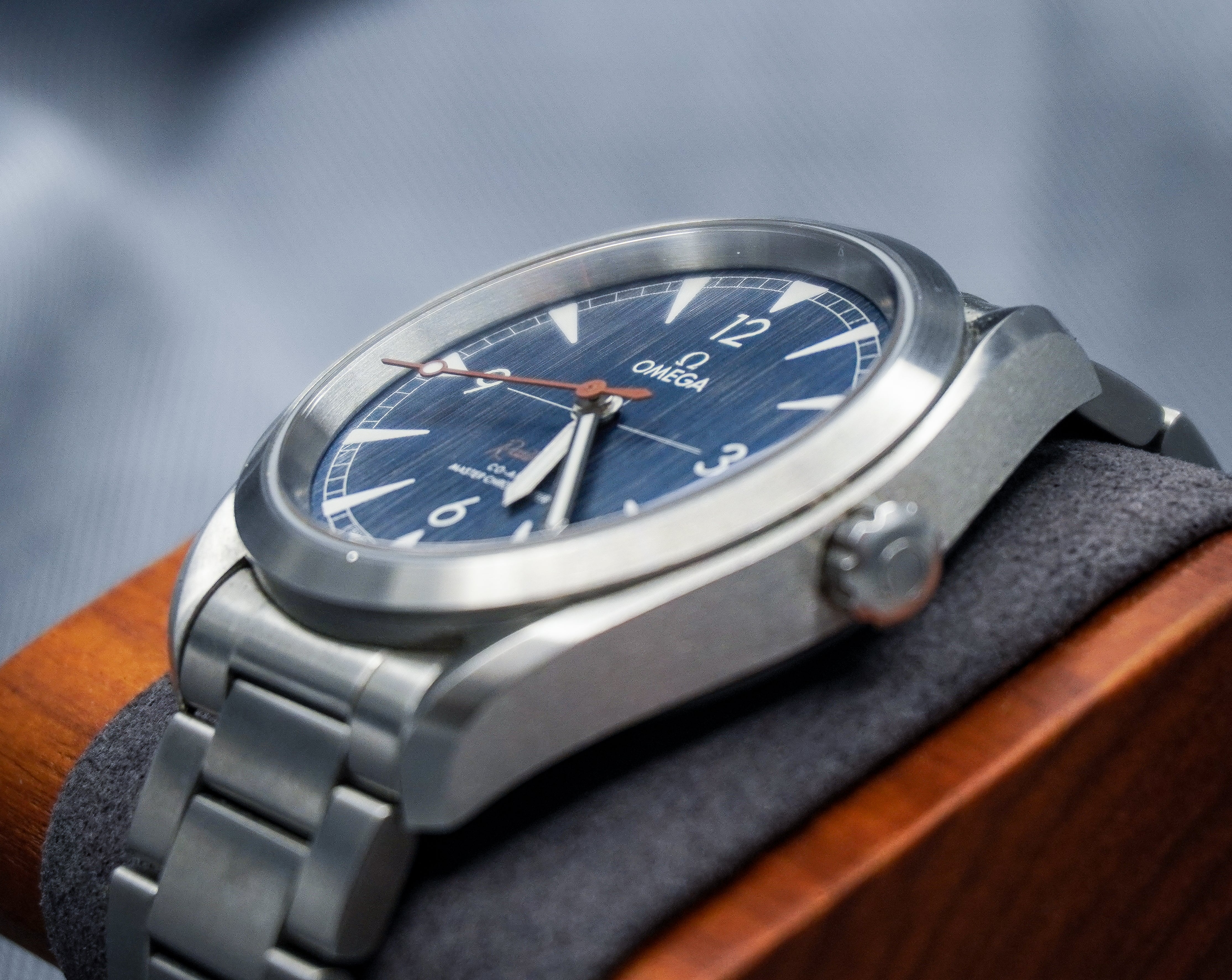 Omega Seamaster Railmaster Omega Co-Axial Master Chronometer Watch - 40 mm Steel Case - Vertically Brushed Blue Jeans Dial - 220.10.40.20.03.001