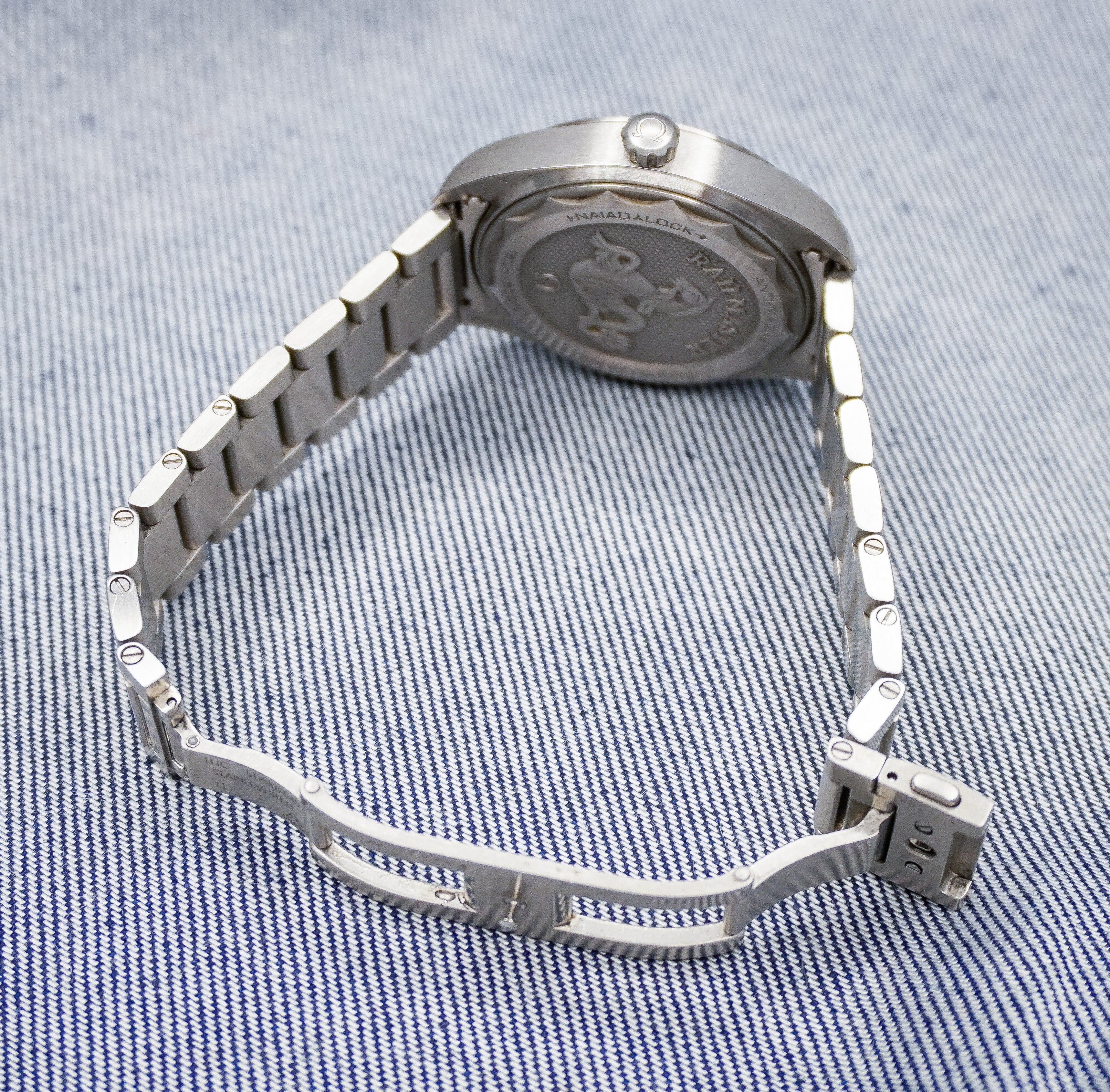 Omega Seamaster Railmaster Omega Co-Axial Master Chronometer Watch - 40 mm Steel Case - Vertically Brushed Blue Jeans Dial - 220.10.40.20.03.001